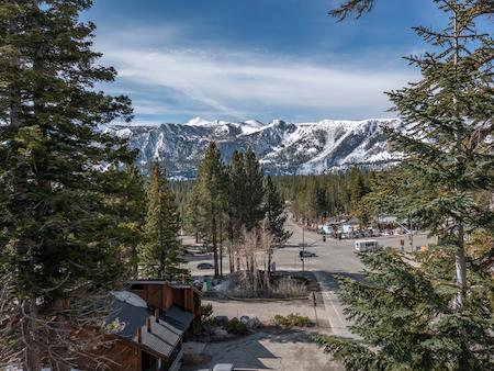 Snowy Mammoth Lakes Mountains